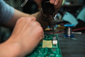 تعمیر لپ‌تاپ Apple فقط در نمایندگی 77