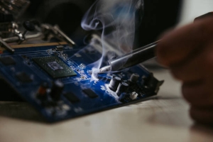 تعمیر لپ‌تاپ Apple فقط در نمایندگی 76